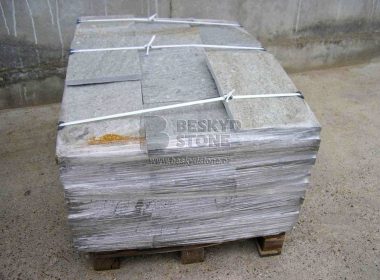 Kamenná formátovaná dlažba z Gneisu stříbrného