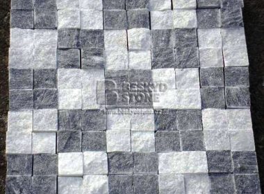 Řezaná kostka z mramoru šedá a bílá pro realizaci chodníků a teras