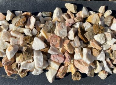 Dekorační kamenná drť dolomit barevný